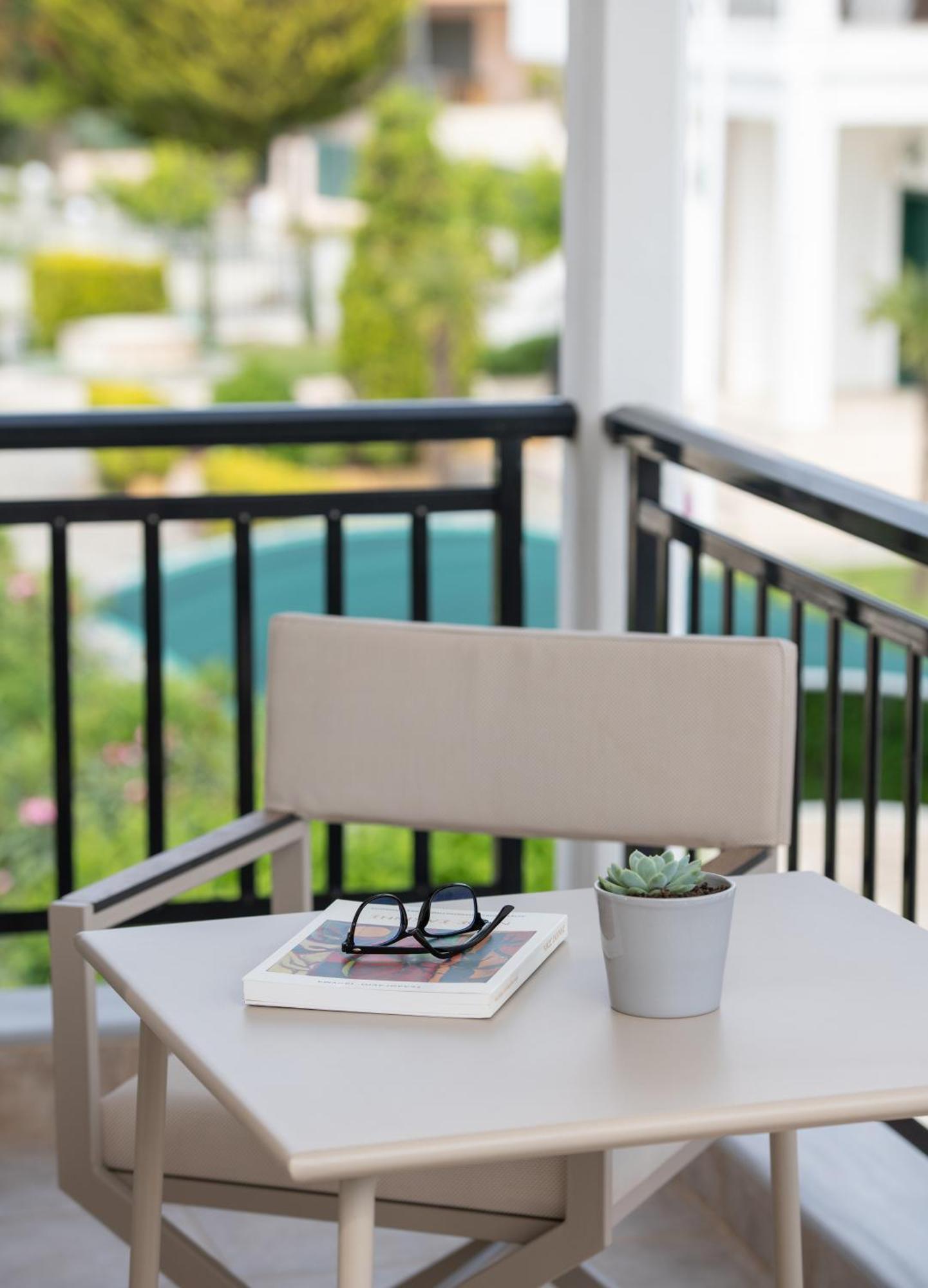 Assano Seafront Luxury Apartment Nikiti  Bagian luar foto