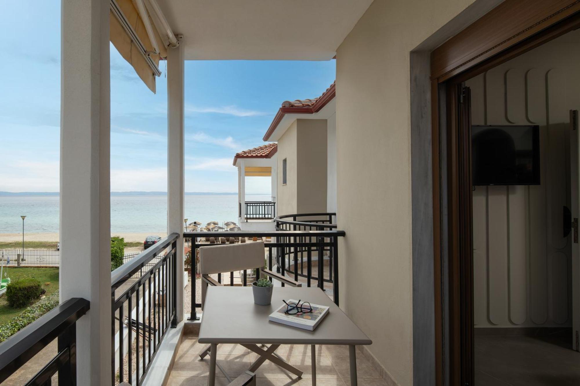 Assano Seafront Luxury Apartment Nikiti  Bagian luar foto
